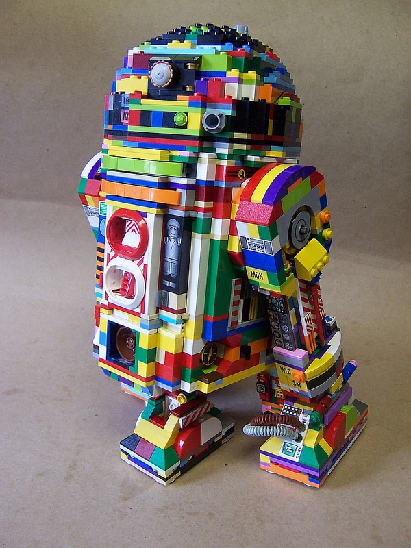 R2-D2_LEGO_bunt